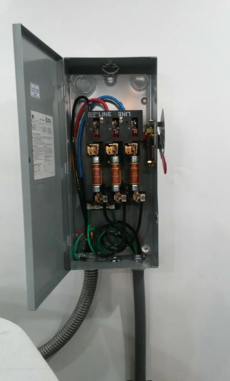 Three-phase disconnect switch installed for Smoke Detector Installation in West Earl